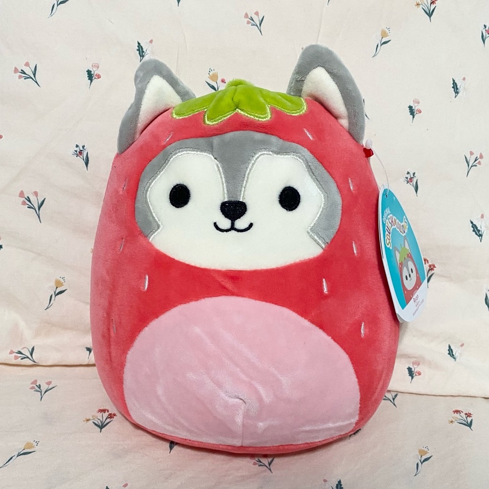 NWT Squishmallow! Ryan strawberry husky 8 inch!